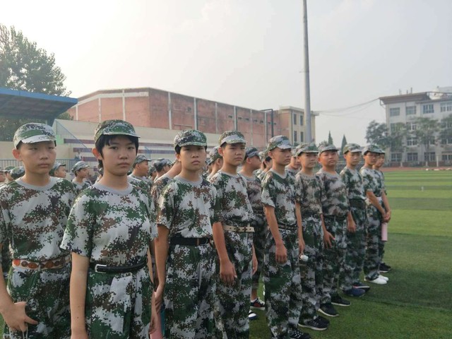 第十期沧州八中北校区初中一年级29班军训精彩瞬间。 